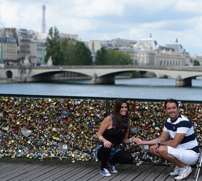 'Love locks' weigh heavy on Paris's bridge