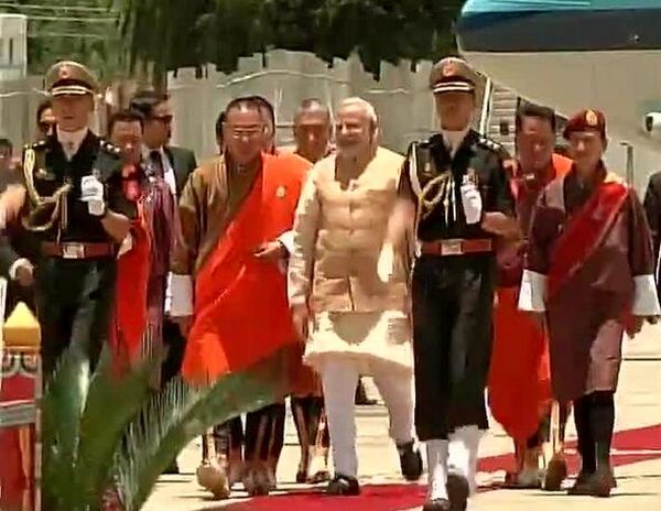 PM Narendra Modi being welcomed by Bhutan PM Prime Minister Tshering Tobgay.