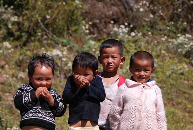 Arunachali children greet tourists en route to Tawang