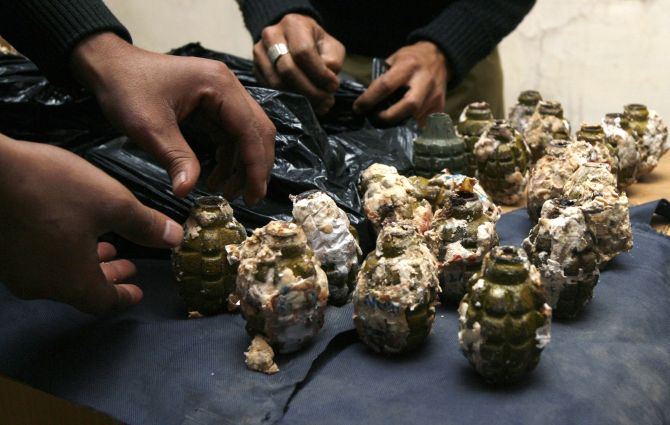 Police display grenades confiscated from six arrested Tehrik-e-Taliban Pakistan members during a news conference in Lahore