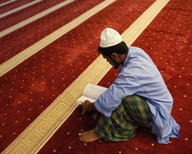 Muslim world begins Ramzan fasting