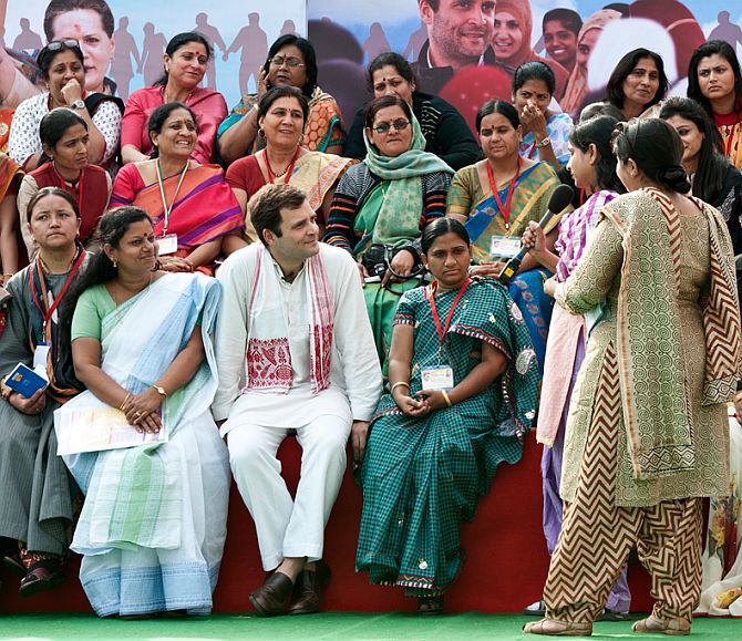 Rahul Gandhi interacting with women