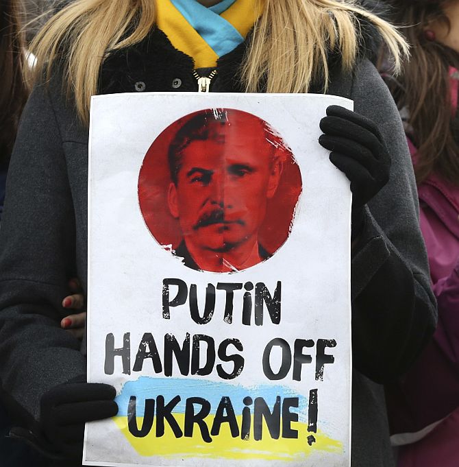 Ukraine crisis: Russia refuses to back down