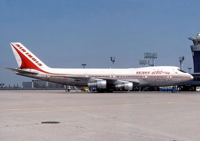 An image of the aircraft Ashoka at Paris-Orly Airport on January 1, 1976, two years before the accident.