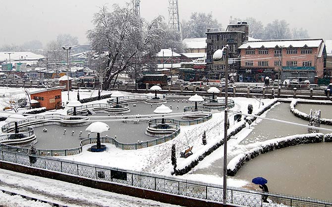 PICS: Spring delayed, it's March and still snowing in Kashmir