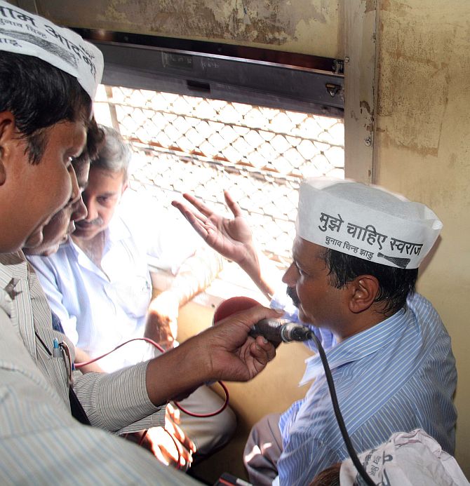 AAP leader Arvind Kejriwal interacts with people on the local train from Andheri to Churchgate