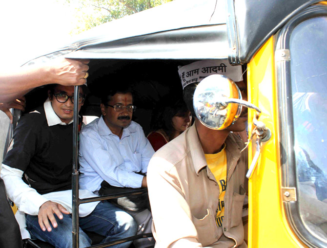 Arvind Kejriwal takes an autorickshaw from Mumbai airport to the Andheri railway station.