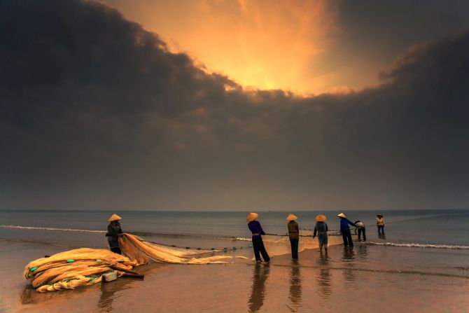 National Award, 1st place in Vietnam: 'Morning Fishing' by Trinh Xuan Hai