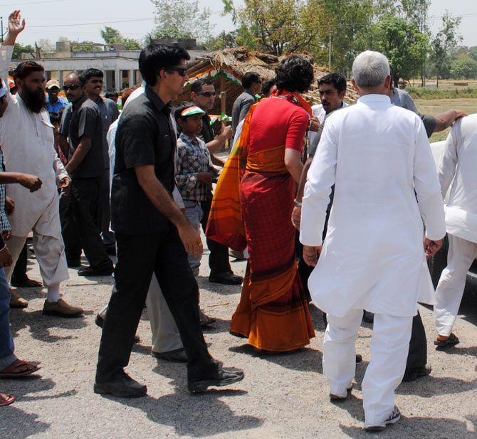 Priyanka Gandhi arrives at Fauji Chauraha in Amethi.
