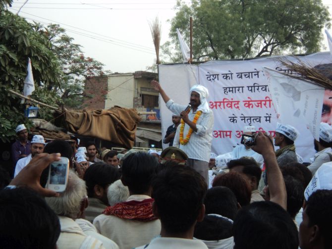 Arvind Kejriwal addresses voters at Rohaniya Chowrah in Varanasi.
