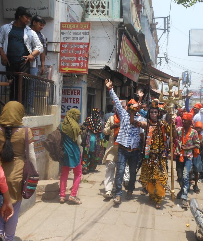 PIX: Party men rev it up in the final leg of Varanasi campaign