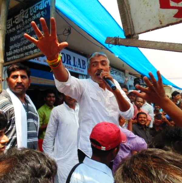 JD-U's Prakash Jha campaigns in Bihar's Bettiah