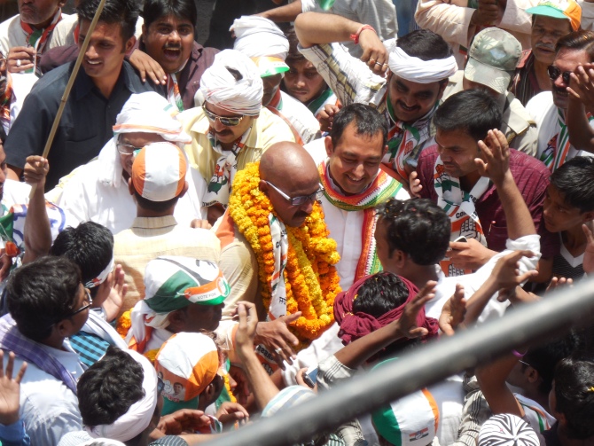 A lookalike of Congress candidate Ajai Rai is cheered by the crowd.