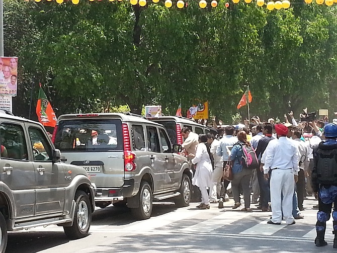 People throng Modi's cavalcade as it arrives at BJP headquarters in New Delhi