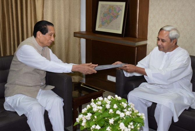 Patnaik (right) stakes claim to form the next government at a meeting with Governor S C Jamir at the governor's house in Bhubaneswar.