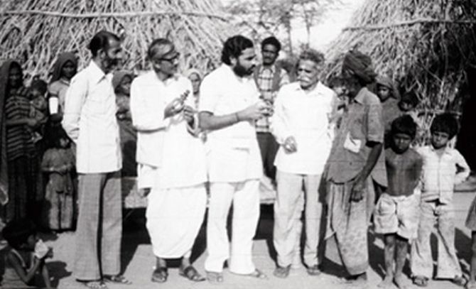 Narendra Modi began travelling to various villages after he was promoted to regional organiser.