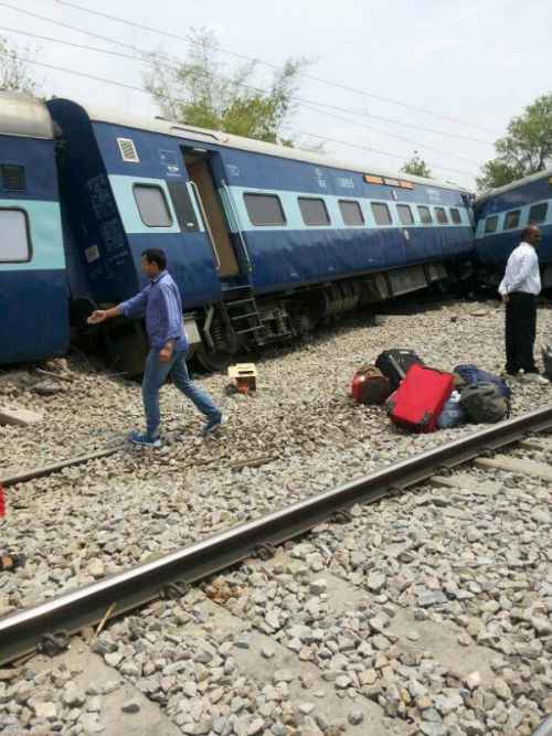 The derailed bogies of Gorakhdham Express  