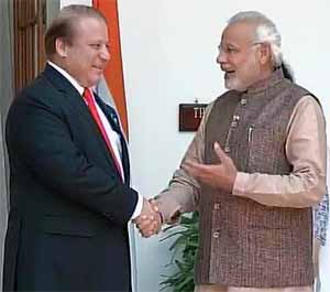 Prime Minister Narendra Modi, right, with Pakistan Prime Minister Nawaz Sharif on May 27, 2014