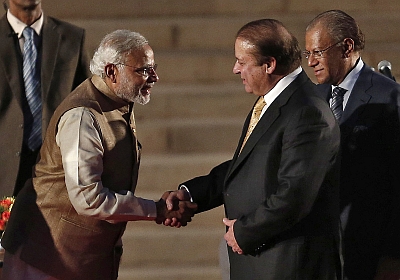 Prime Minister Narendra Modi, left, with Pakistan Prime Minister Nawaz Sharif on May 26, 2014