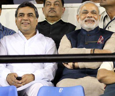 Paresh Rawal with Narendra Modi, then the Gujarat chief minister. Photograph: Kind courtesy Paresh Rawal/Facebook