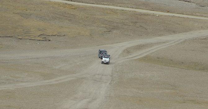 The two Mahindra Thars in the convoy show off their mean moves. 