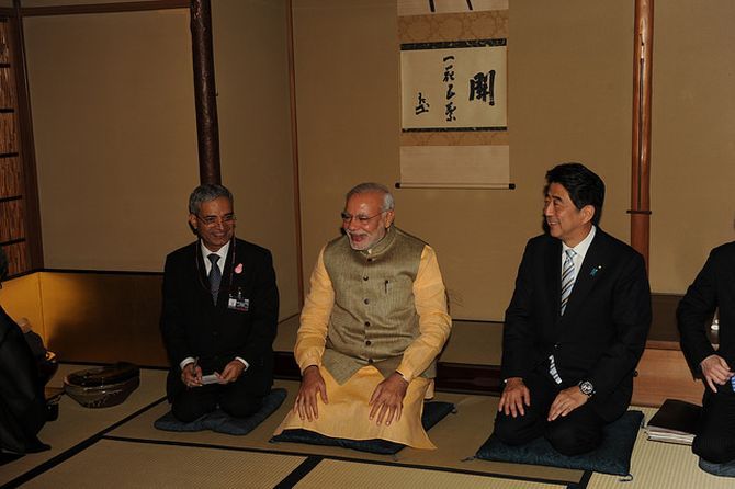 Prime Minister Narendra Modi and Japanese Prime Minister Shinzo Abe at a tea ceremony at the Omotesenke Tokyo Hall, September 2, 2014. Photograph: MEA/Flickr