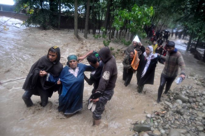 Villagers being rescued during the Kashmir flood in 2014.