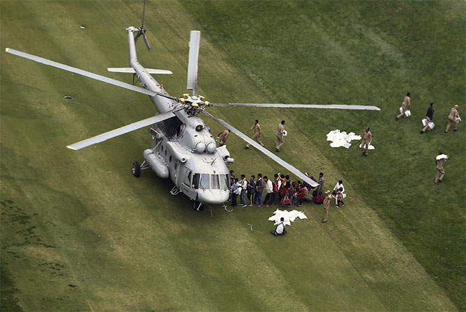 An IAF rescue shopper in Srinagar