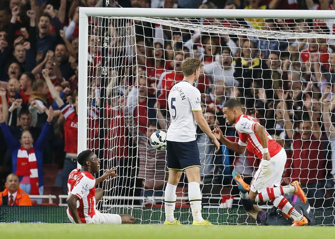 Arsenal's Alex Oxlade Chamberlain (right) celebrates after scoring against Tottenham Hotspur at the Emirates stadium on Saturday