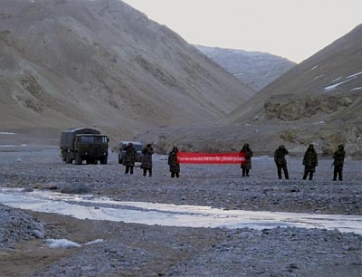 A Chinese troops with a banner ask Indian soldiers to 'go back' in Ladakh