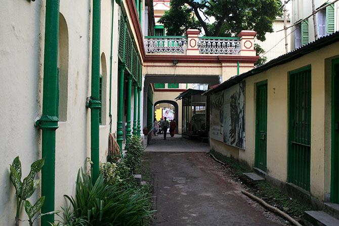 This route led to the car that was waiting to take Netaji away.