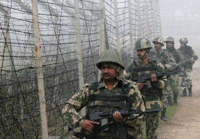 Indian soldiers near the border with Pakistan