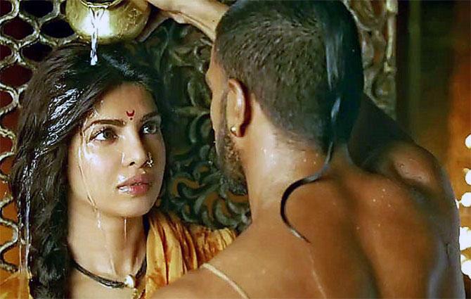 Priyanka Chopra and Ranveer Singh in Bajirao Mastani.