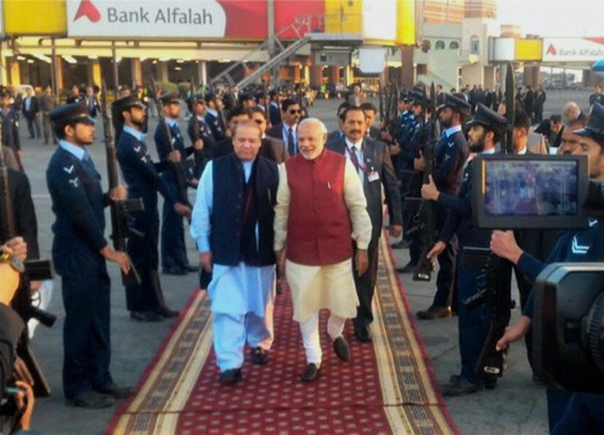 Prime Minister Narendra Modi and Pakistan Prime Minister Nawaz Sharif in Lahore, December 25,  2015.