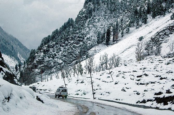 Kashmir reels in sub-zero climate; Leh coldest at -16.3 degrees -  Rediff.com India News