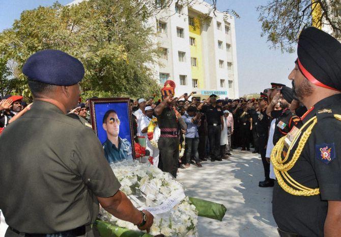 Family, friends bid a teary adieu to major who died in chopper crash ...