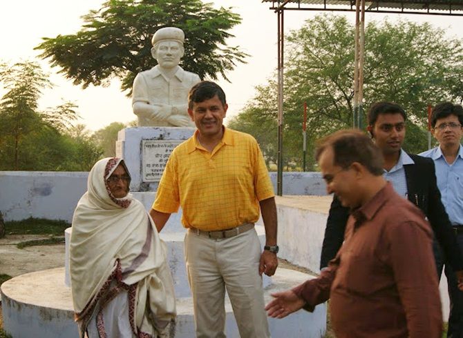 Rasoolan Bi, Param Vir Chakra Abdul Hamid's wife, with Vijay Dandapani (in yellow shirt) and Jamil (in jacket and Bluetooth device in his ear) near the martyr's memorial in Dullhapur village, Uttar Pradesh. Photograph: Kind courtesy, Vijay Dandapani