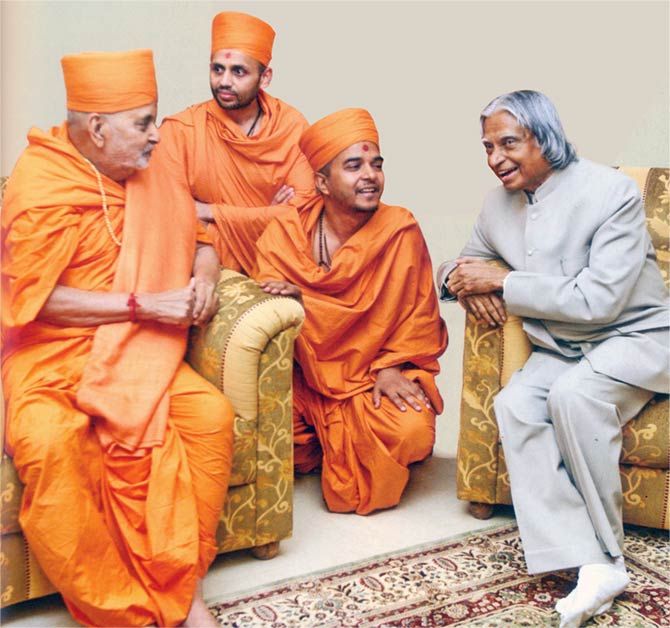 President A P J Abdul Kalam, right, with Pramukh Swami Maharaj.