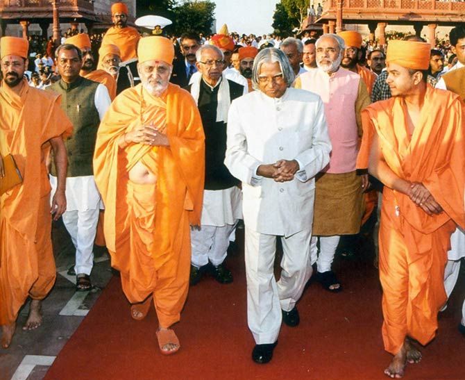 President A P J Abdul Kalam with Pramukh Swami Maharaj. Also seen: Then Gujarat chief minister Narendra Modi.