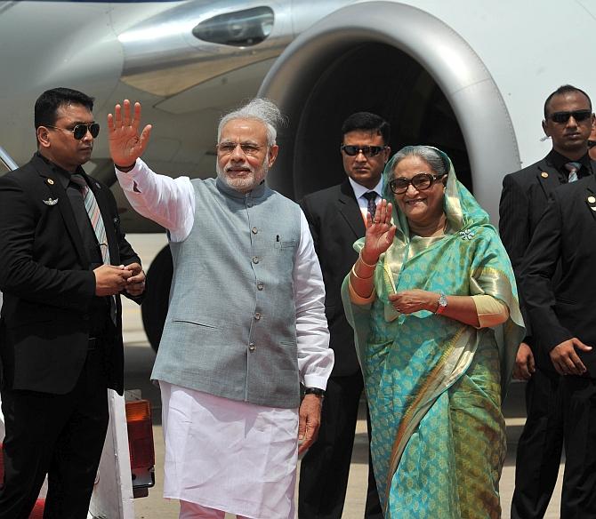 Prime Minister Narendra Modi with Bangladesh Prime Minister Sheikh Hasina