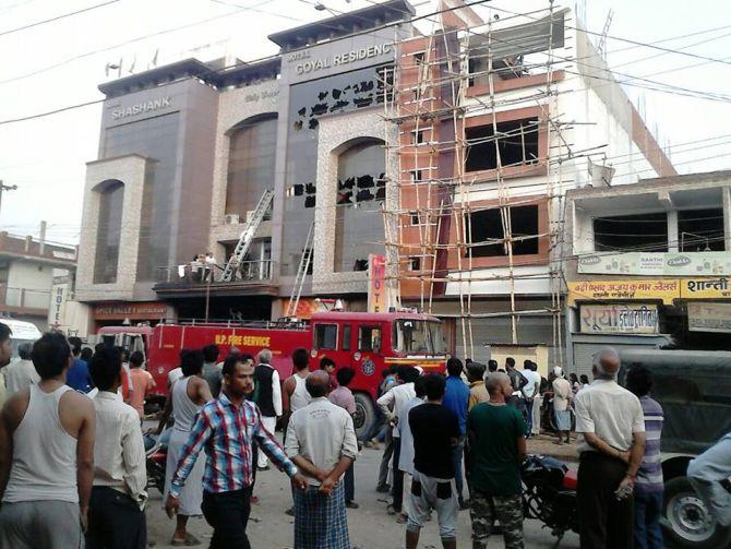 Uttar Pradesh: Fire Breaks Out In Pratapgarh Hotel, 10 Killed - Rediff ...