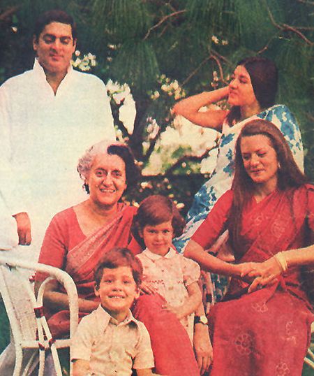 Indira Gandhi with Rajiv, Sonia, Maneka, and the kids, Priyanka and Rahul