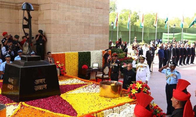 President Pranab Mukherjee pays tribute to fallen soldiers at the Amar Jawan Jyoti in New Delhi.