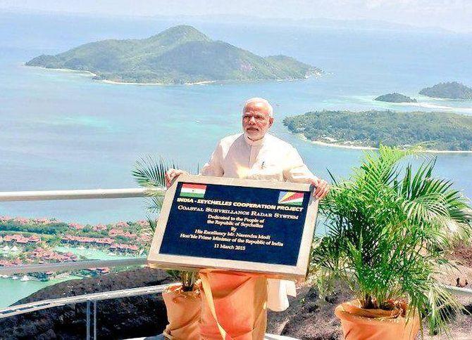 Jet Setting Modi 26 Nations In 12 Months Rediff India News Modi S Visit To Seychelles Was Part Of His Indian Ocean Outreach Programme The First Pm In 34 Years Launched A Coastal