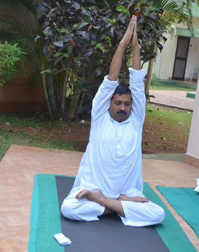 Arvind Kejriwal doing yoga at an institute in Bengaluru in 2015