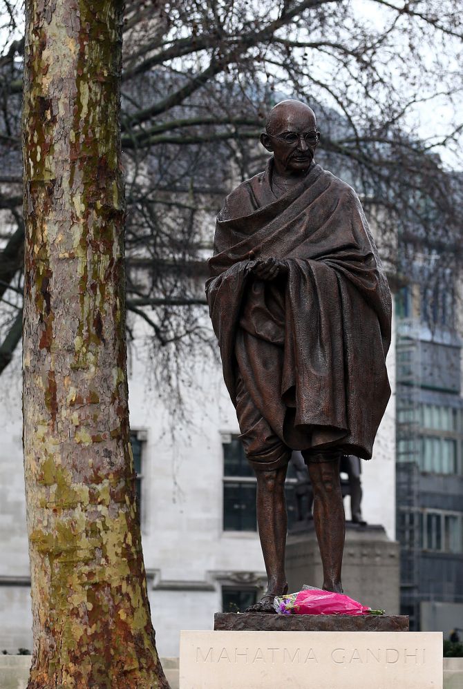 Vote for your favourite Gandhi statue - Rediff.com India News