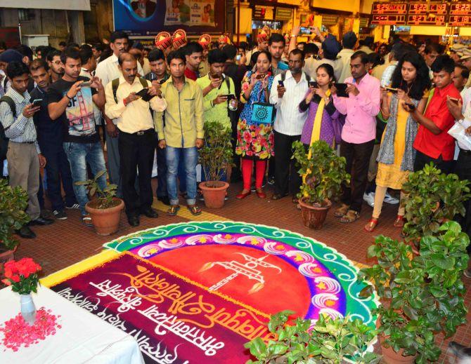 PHOTOS: Seven Years On, Mumbai Honours Its 26/11 Heroes - Rediff.com ...