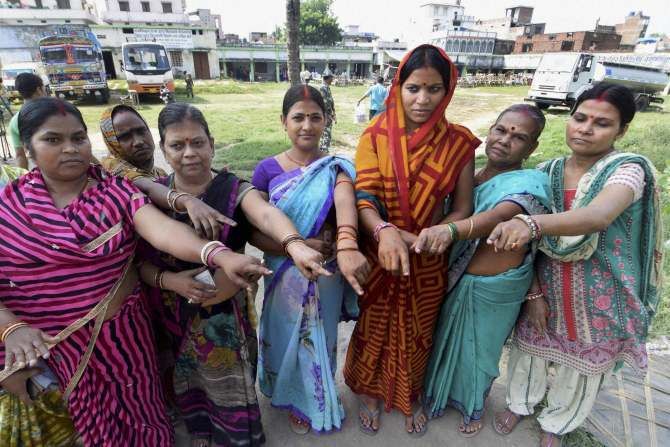 Women cast their vote in Begusarai, Bihar