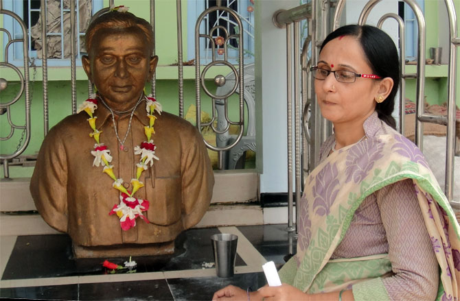 Mamta with brother's bust