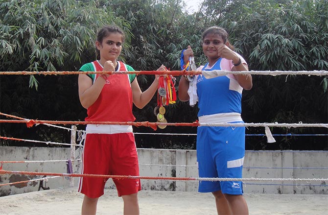 Mona and Priyanka, star boxers of Dighwara